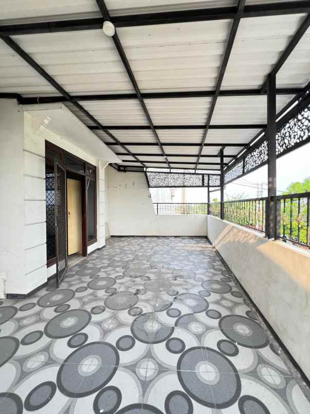 dijual rumah jalan lebak indah regency