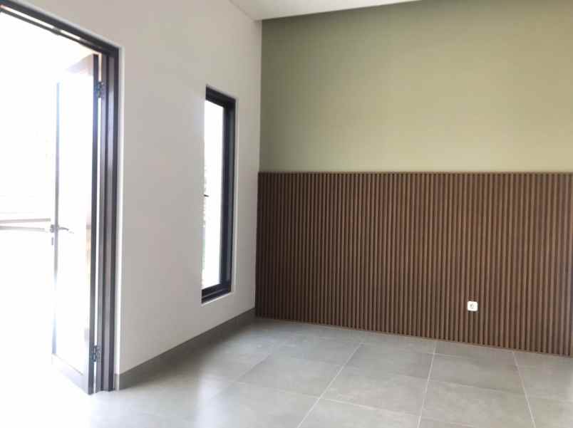 dijual rumah jalan raya bsd