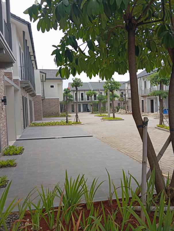 dijual rumah jalan raya cirendeu