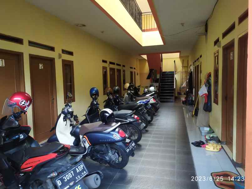 dijual rumah jalan raya hegarmanah kota