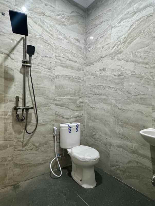 dijual rumah jalan raya jagakarsa