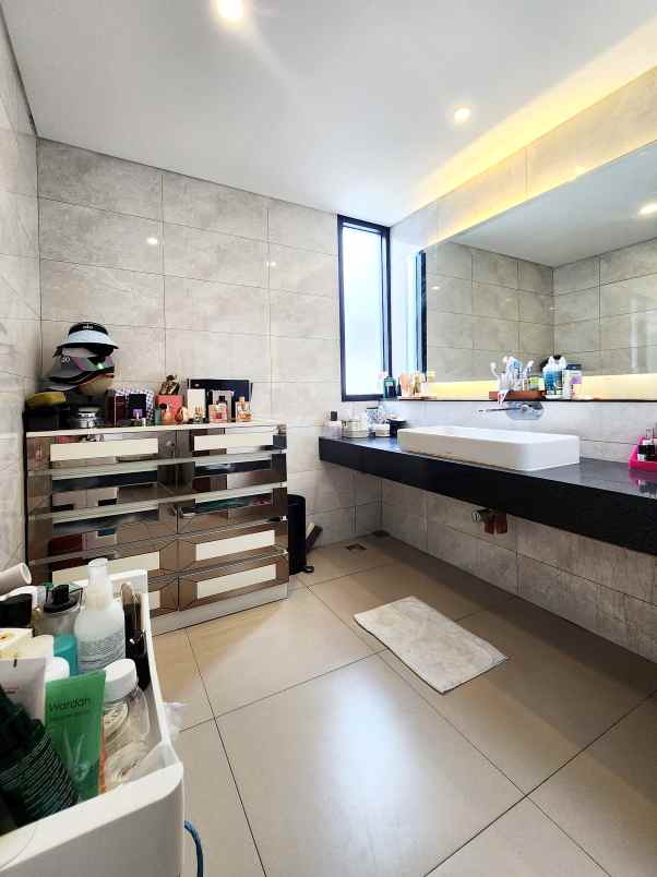 dijual rumah jalan raya kebayoran lama