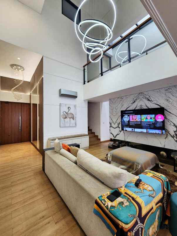 dijual rumah jalan raya kebayoran lama