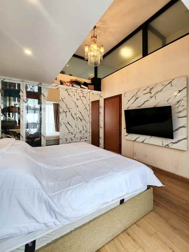 dijual rumah jalan raya kebayoran lama