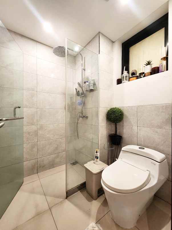 dijual rumah jalan raya kebayoran lama