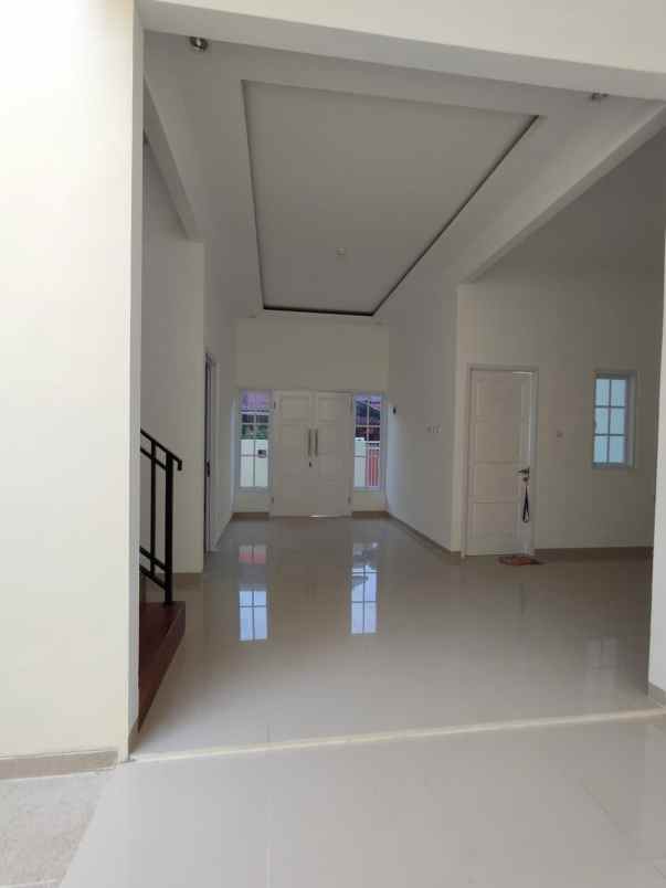 dijual rumah jalan raya komsen no 12