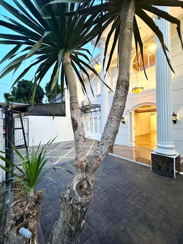 dijual rumah jalan raya pondok indah