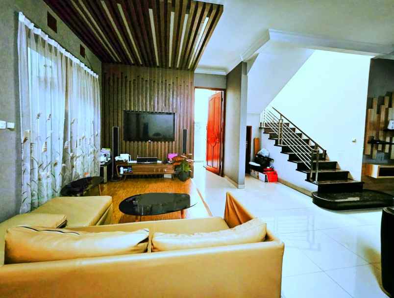 dijual rumah jl buah batu