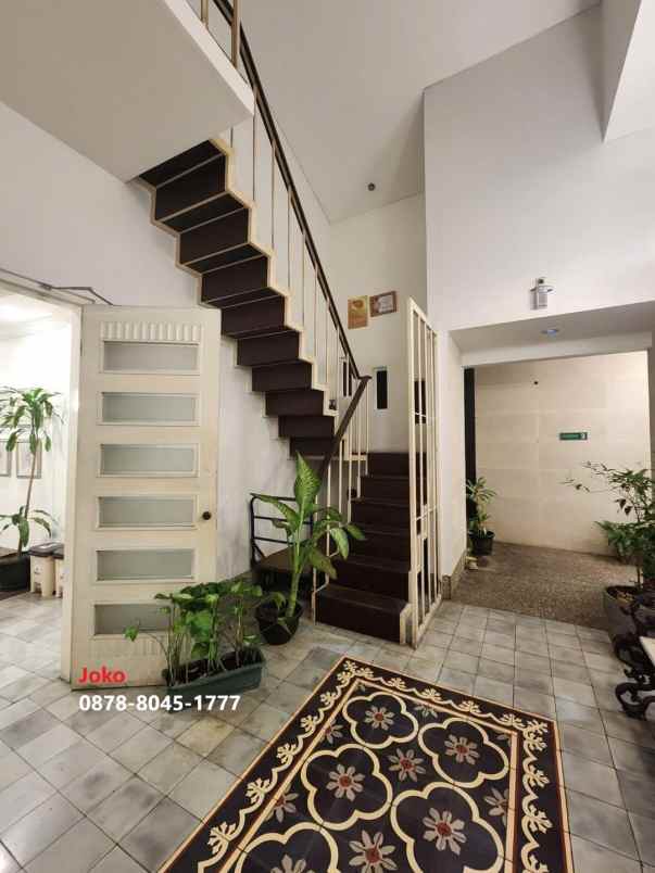 dijual rumah jl cikini raya