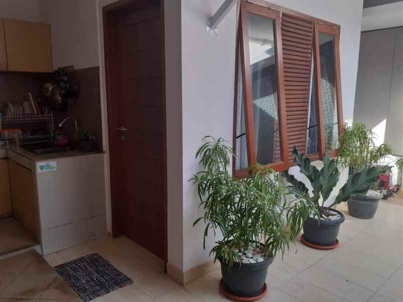 dijual rumah jl cisaranten kulon