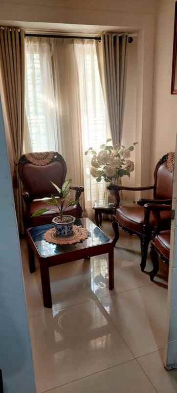 dijual rumah jl cisaranten kulon