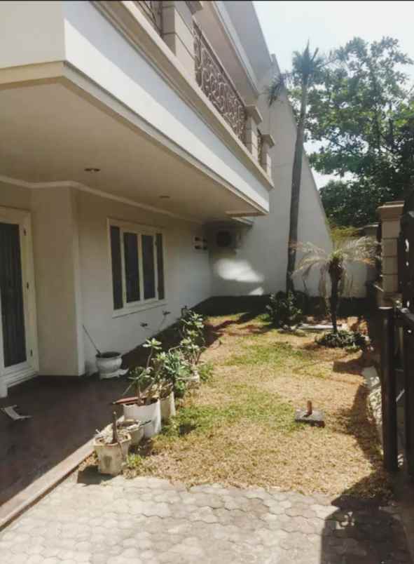 dijual rumah jl dharmahusada indah