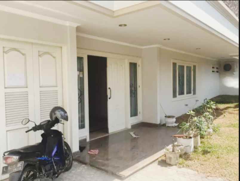 dijual rumah jl dharmahusada indah