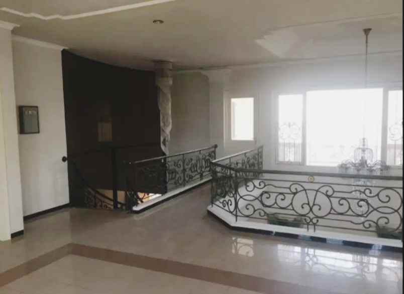 dijual rumah jl dharmahusada indah