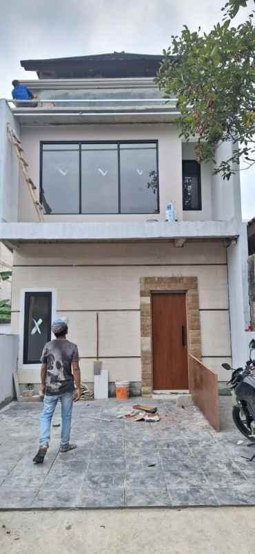 dijual rumah jl dr ratna perum