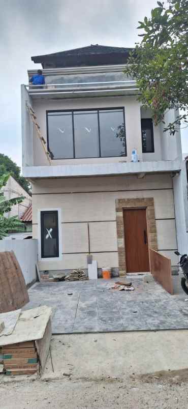 dijual rumah jl dr ratna perum