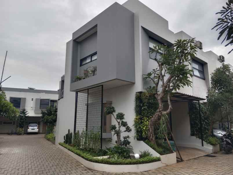 dijual rumah jl h miing