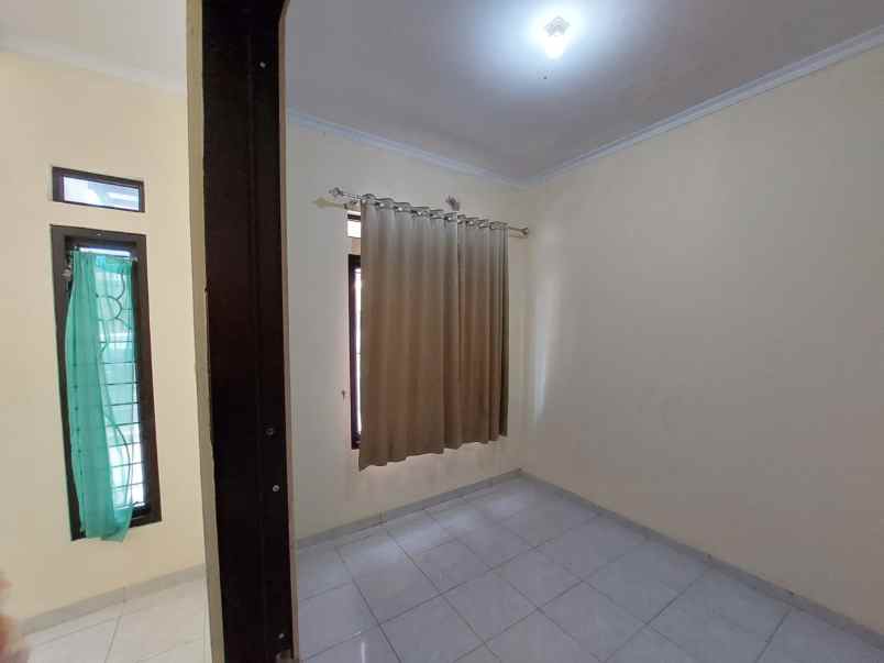 dijual rumah jl hani biru