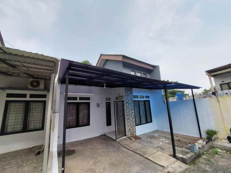 dijual rumah jl hani biru