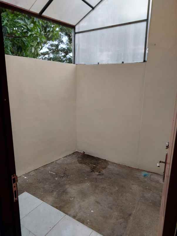 dijual rumah jl hani biru