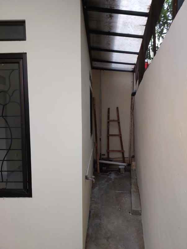 dijual rumah jl hani biru