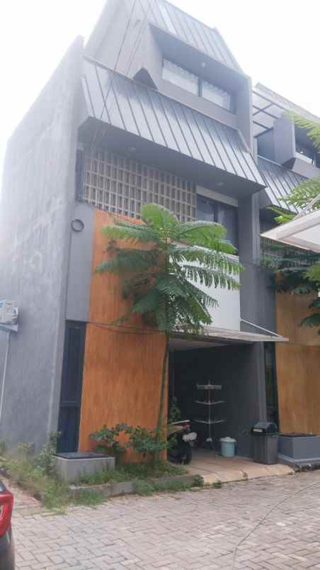 dijual rumah jl juanda kota depok