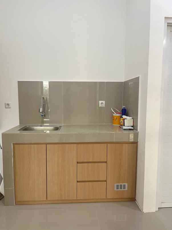 dijual rumah jl juanda kota depok