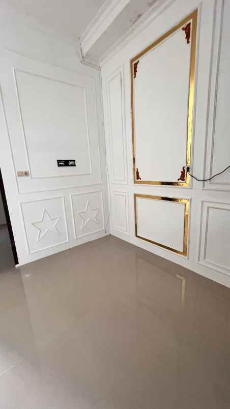 dijual rumah jl lembah sari