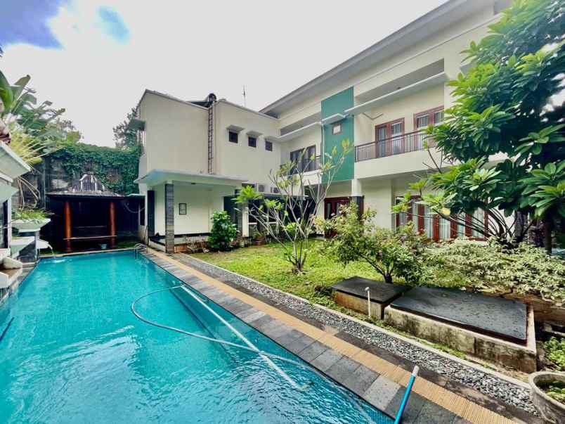 dijual rumah jl mendut