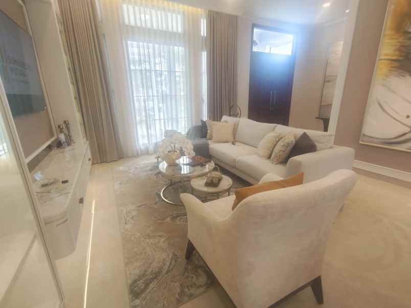 dijual rumah jl mutiara boulevard