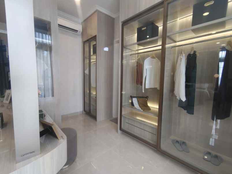 dijual rumah jl mutiara boulevard