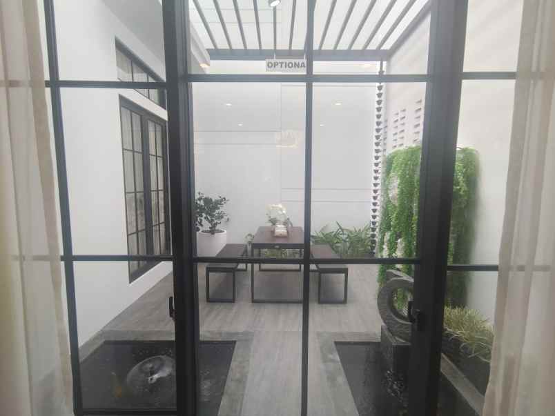 dijual rumah jl mutiara boulevard