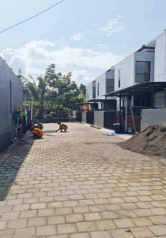 dijual rumah jl pantai kedungu no b2