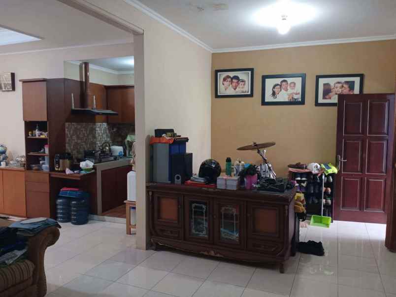 dijual rumah jl permana