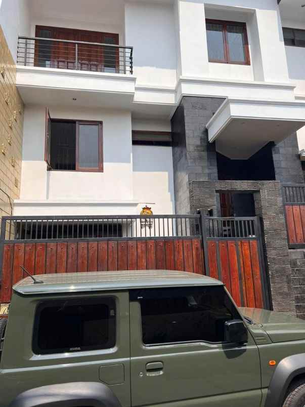 dijual rumah jl pisangan lama kel