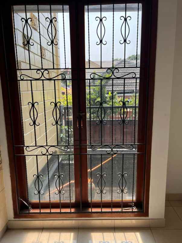 dijual rumah jl pisangan lama kel