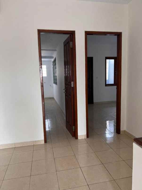 dijual rumah jl pisangan lama kel