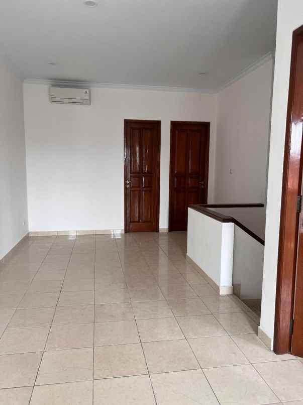 dijual rumah jl pisangan lama kel