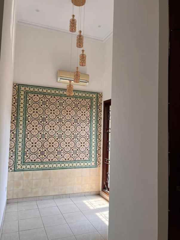 dijual rumah jl pisangan lama kel