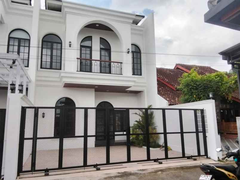 dijual rumah jl raya tajem