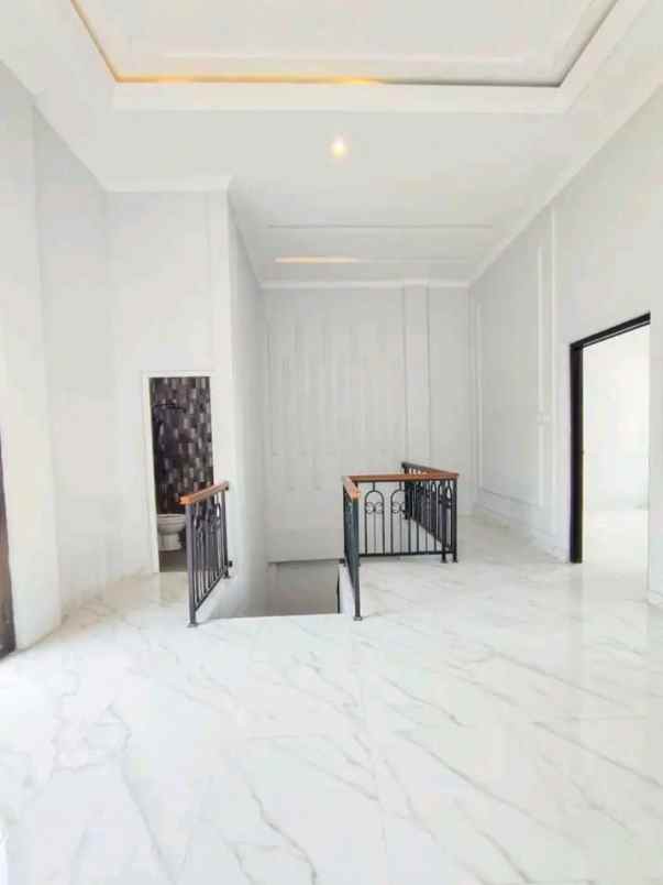 dijual rumah jl raya tajem