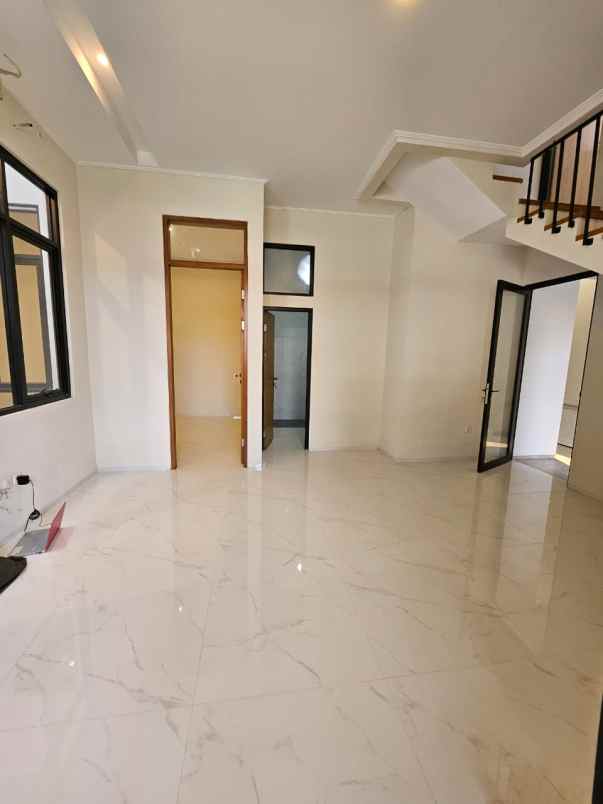 dijual rumah jl sekelimus buah batu