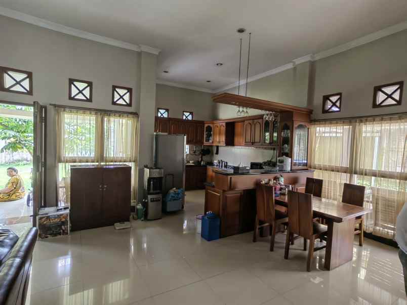 dijual rumah jl siswa jomin barat