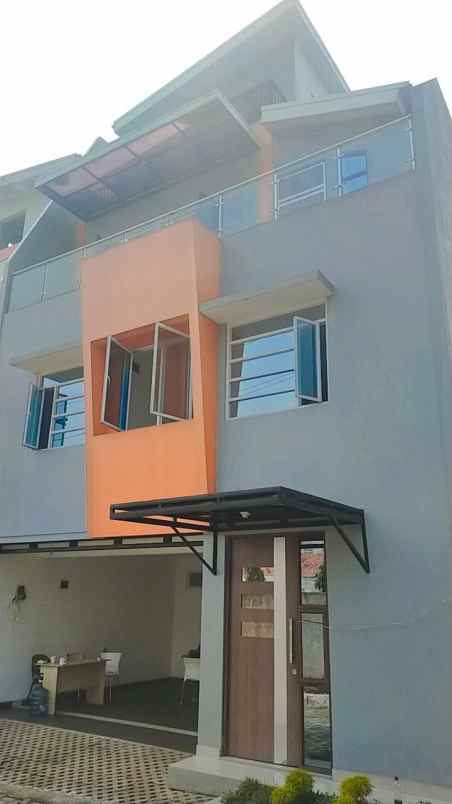 dijual rumah jl studio alam indah no 12