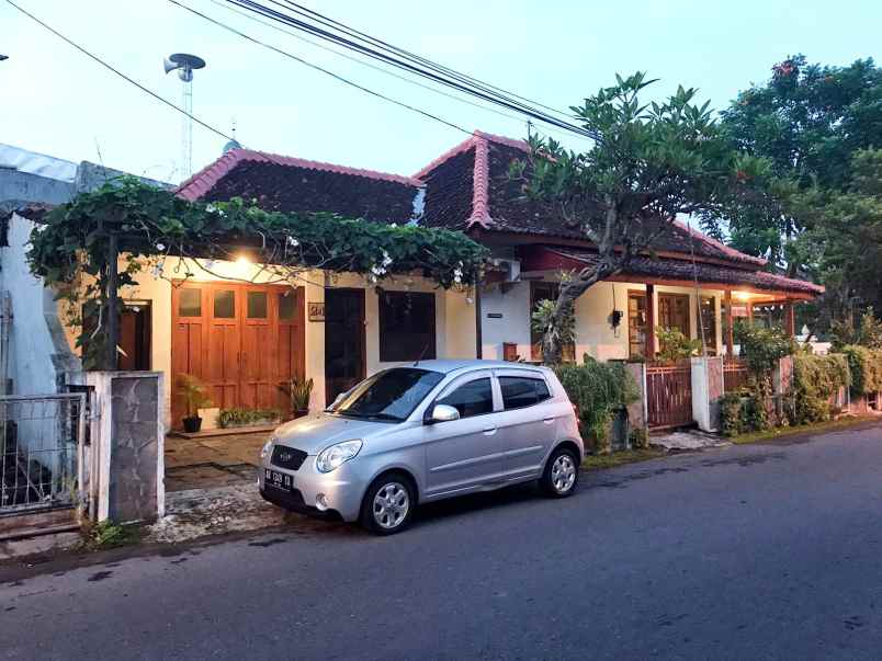 dijual rumah jl surokarsan taman siswa