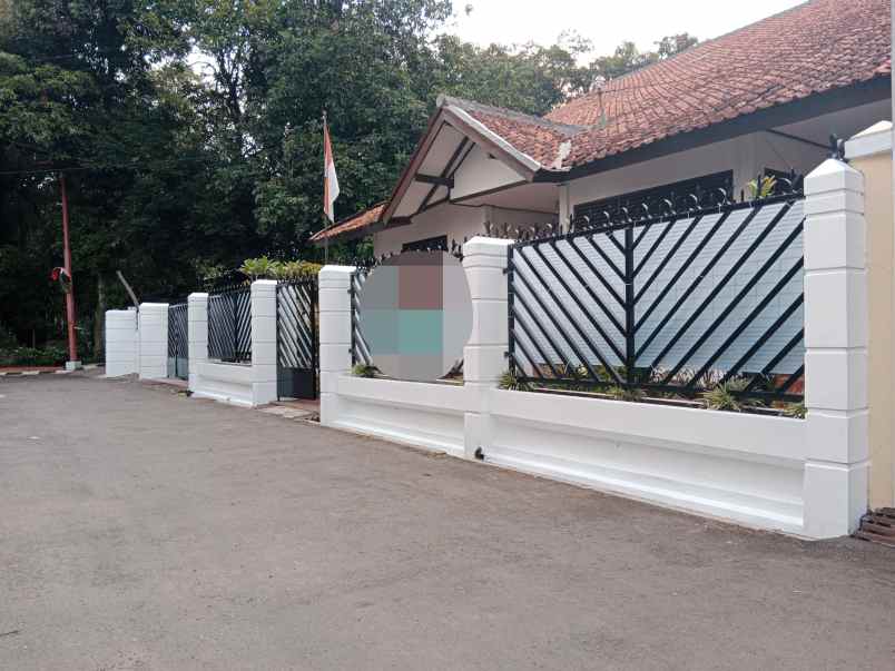 dijual rumah jl suryalaya barat