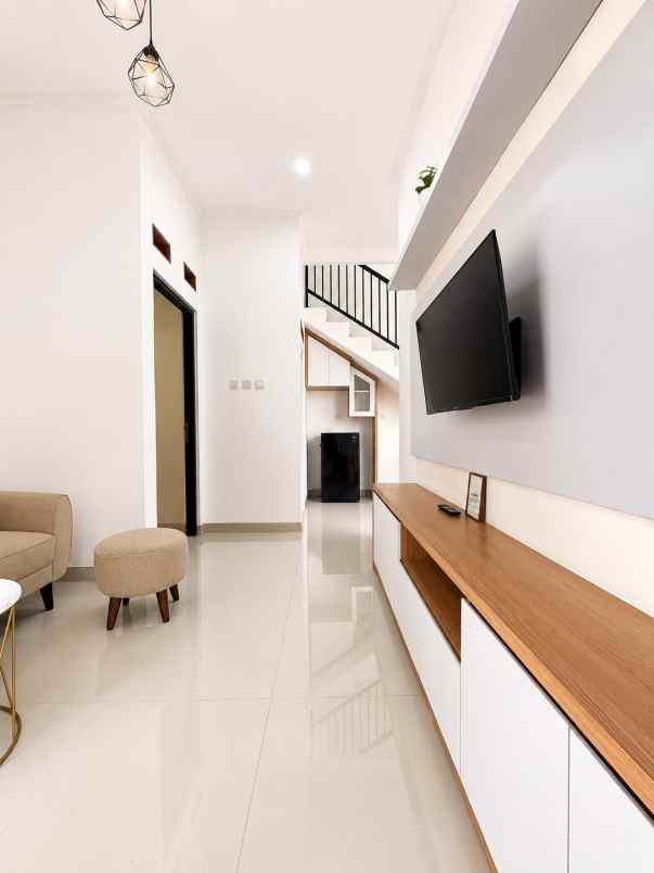 dijual rumah jl wibawa mukti ii