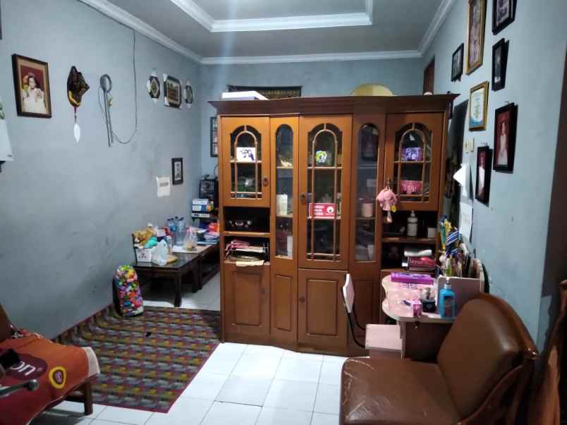 dijual rumah jln krakatau depok timur