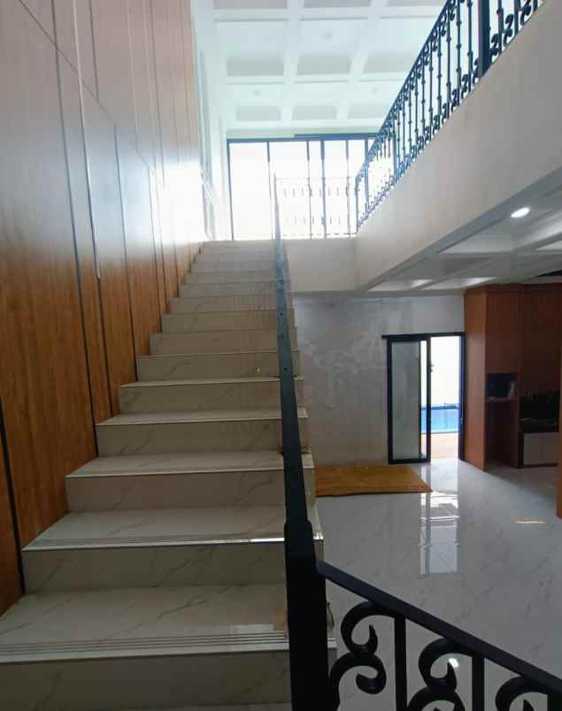 dijual rumah joglo jakarta barat