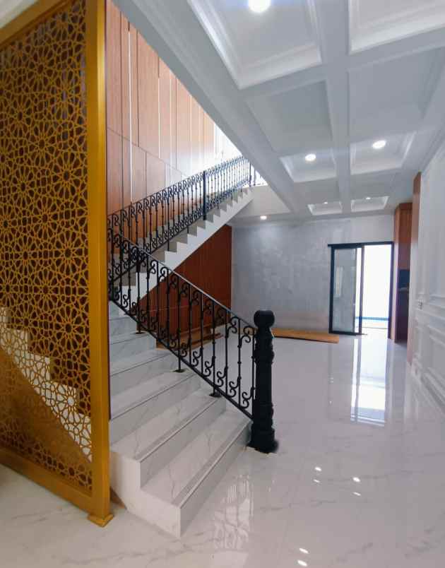 dijual rumah joglo jakarta barat